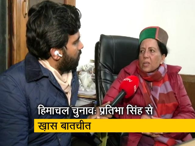 वीरभद्र की पत्नी प्रतिभा सिंह ने मुख्यमंत्री पद के लिए ठोंका मज़बूत दावा, सौरभ शुक्ला से की बात