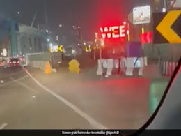 Watch: Display Board In Mumbai Flashes "Smoke Weed Every Day" Message Watch: Display Board In Mumbai Flashes "Smoke Weed Every Day" Message