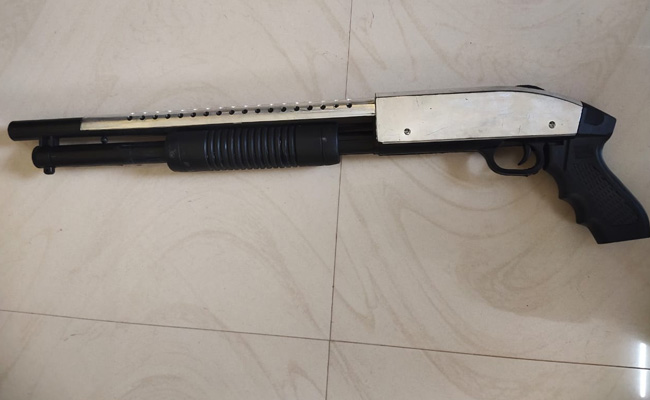 Video : Reel बनाने के फेर में पहुंचा हवालात, सड़क पर कर रहा था "Firing"