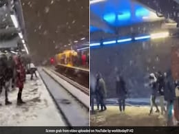 Watch: Commuters Pass Time With Snowball Fights At London Station As Trains Are Delayed Watch: Commuters Pass Time With Snowball Fights At London Station As Trains Are Delayed