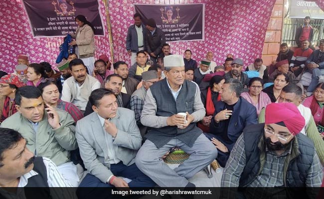Harish Rawat Stages Dharna, Demands CBI Probe In Uttarakhand Teen's Murder