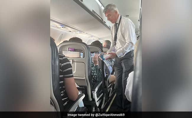 Air New Zealand's CEO Greg Foran Serves Water On Flight, Photo Goes Viral