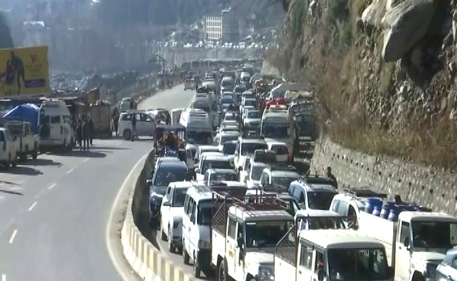 See Pics: New Year Tourists Dance Amid Massive Traffic Jam In Manali