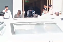 Shah Rukh Khan Returns To Mumbai Shah Rukh Khan Returns To Mumbai