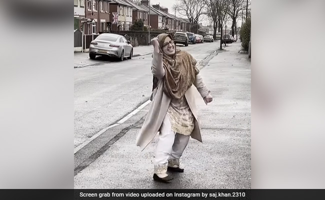 Watch: Elderly Woman Delights Internet With Her Dance On Shah Rukh Khan's <i>'Jhoome Jo Pathaan'</i>