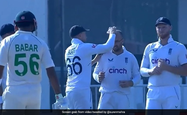 Watch: जो रूट ने साथी खिलाड़ी के गंजे होने का उठाया फायदा, गेंद को चमकाने का निकाला अजीब तरीका