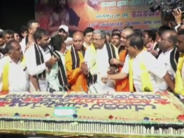 Siddaramaiah Cuts &lsquo;Chief Minister&rsquo; Cake Amid Calls For Reinstatement