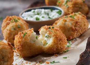 7 Quick And Easy Snacks Will Amp Up Your New Year's Eve Party Menu 7 Quick And Easy Snacks Will Amp Up Your New Year's Eve Party Menu