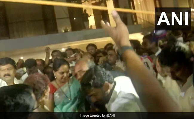 KCR's Daughter K Kavitha Meets Supporters After CBI Questioning