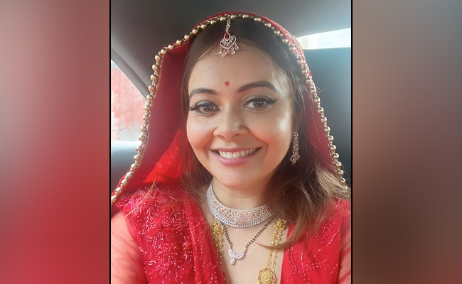 The Internet Can't Decide If Devoleena Bhattacharjee's New Pics Are Actually From Her Wedding