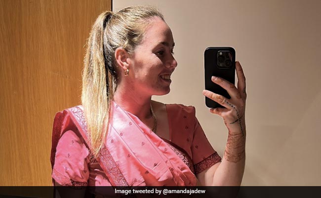 Australian Cricketer Amanda Wellington Wears Saree, Mirror Selfie Goes Viral