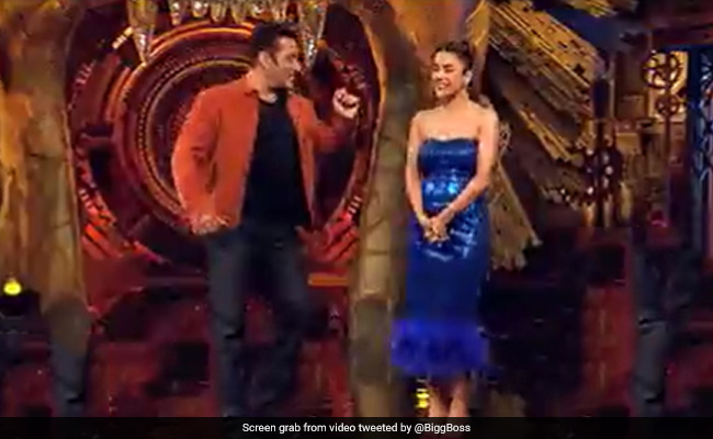<i>Bigg Boss 16</i>: Salman Khan And Shehnaaz Gill Dance To <i>Dil Diyan Gallan</i>