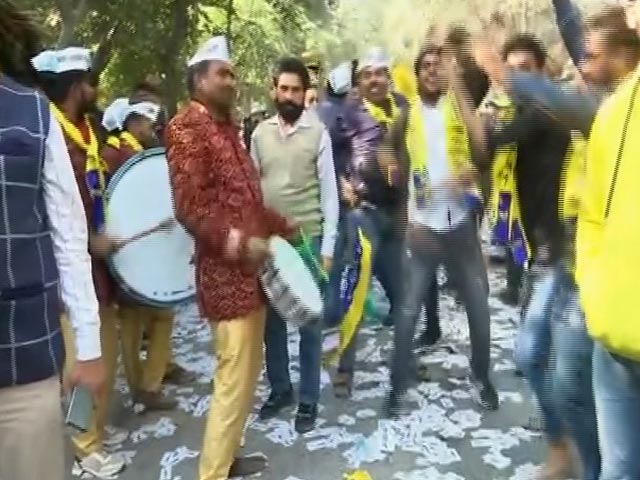 AAP Camp Breaks Out In Dance As Party Pulls Ahead In Delhi Civic Polls