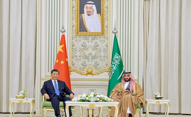 सऊदी अरब की यात्रा पर Xi Jinping, 34 निवेश सौदों पर हुए हस्ताक्षर