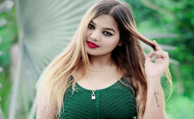 सोशल मीडिया इन्फ्लुएन्सर 23 साल की लीना नागवंशी का शव घर में फंदे से लटका मिला