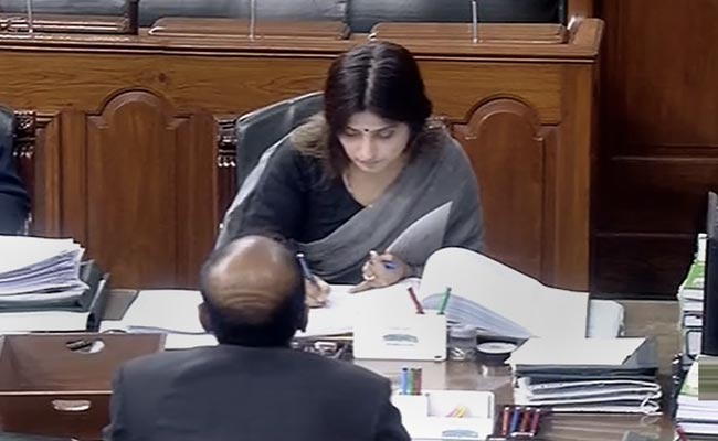 Samajwadi Party's Dimple Yadav Takes Oath As Lok Sabha Member