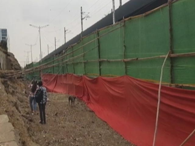 Watch: Mumbai Slums Draped With Sheets Overnight Ahead Of G20 Events