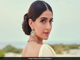Sonam Kapoor के ब्लाउज डिजाइन हैं एवरग्रीन, आप भी साड़ी के साथ बनवा सकती हैं ऐसे ही स्टाइलिश Blouse  Sonam Kapoor के ब्लाउज डिजाइन हैं एवरग्रीन, आप भी साड़ी के साथ बनवा सकती हैं ऐसे ही स्टाइलिश Blouse