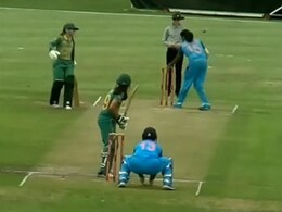India U19's Mannat Kashyap Runs Out Non-Striker vs SA U19, Skipper Shafali Verma Takes Back Appeal. Watch
