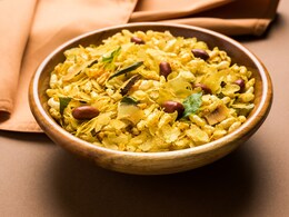 How To Keep Snacks Crispy During Monsoon Season: Easy Tips That Work How To Keep Snacks Crispy During Monsoon Season: Easy Tips That Work
