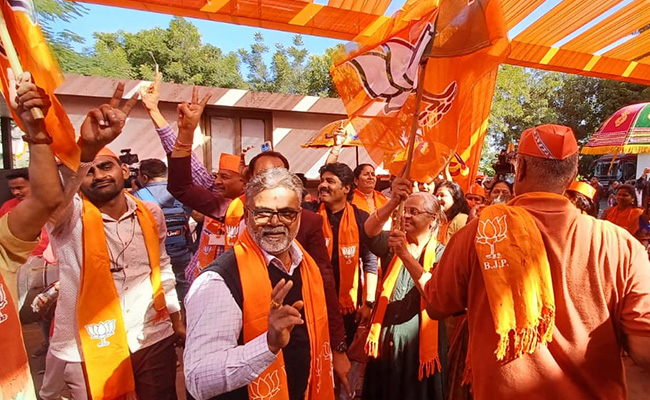 Election Results Live Updates:"We Have To Keep India First," Says PM Modi After Gujarat Win, Congress Wrests Back Himachal