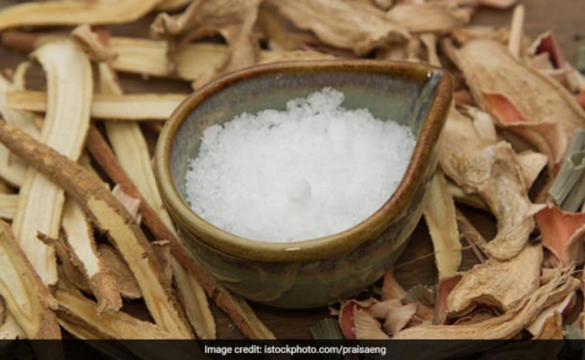 कपूर के फायदे: सर्दी-जुकाम से लेकर स्किन तक, क्यों है हर घर में जरूरी