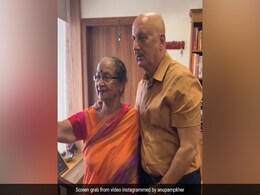 बेटे अनुपम खेर की हॉरर फिल्म का ट्रेलर देख बुरी तरह डरीं मां दुलारी, कहा- ये बहुत डरावनी फिल्म है! मैं देखूं या नहीं? बेटे अनुपम खेर की हॉरर फिल्म का ट्रेलर देख बुरी तरह डरीं मां दुलारी, कहा- ये बहुत डरावनी फिल्म है! मैं देखूं या नहीं?