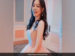 Chinese Singer Jane Zhang Intentionally Infected Herself With COVID-19 Because She Wanted To... Chinese Singer Jane Zhang Intentionally Infected Herself With COVID-19 Because She Wanted To...