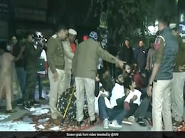 Civil Service Aspirants Hold Protest In Delhi For Extra Attempt, Detained Civil Service Aspirants Hold Protest In Delhi For Extra Attempt, Detained