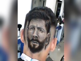 मेसी की जीत पर फैन ने कराई अनोखी हेयरस्टाइल, अनुपम खेर ने कहा- बाल होते मैं भी ऐसा करता! मेसी की जीत पर फैन ने कराई अनोखी हेयरस्टाइल, अनुपम खेर ने कहा- बाल होते मैं भी ऐसा करता!