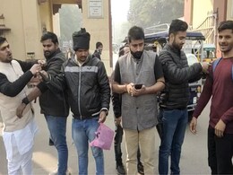 BHU में फीस वृद्धि और भ्रष्टाचार के खिलाफ आंदोलन कर रहे छात्रों ने मनाया 'काला दिवस' BHU में फीस वृद्धि और भ्रष्टाचार के खिलाफ आंदोलन कर रहे छात्रों ने मनाया 'काला दिवस'