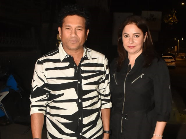 Sachin Tendulkar, Wife Anjali Spotted At Akina