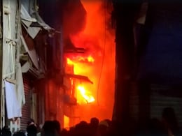 Fire In Chemical Tanker On Mumbai-Ahmedabad Highway, No Casualty Fire In Chemical Tanker On Mumbai-Ahmedabad Highway, No Casualty