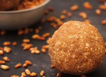 Methi-Gondh Ladoo Recipe: How To Make This Healthy And Tasty Treat For Winters Methi-Gondh Ladoo Recipe: How To Make This Healthy And Tasty Treat For Winters