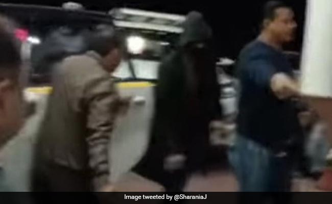Viral: Shah Rukh Khan Spotted Visiting Vaishno Devi Temple