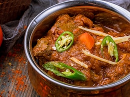 Make This Delicious Lucknow-Style Mutton Korma To Enjoy This Weekend Make This Delicious Lucknow-Style Mutton Korma To Enjoy This Weekend