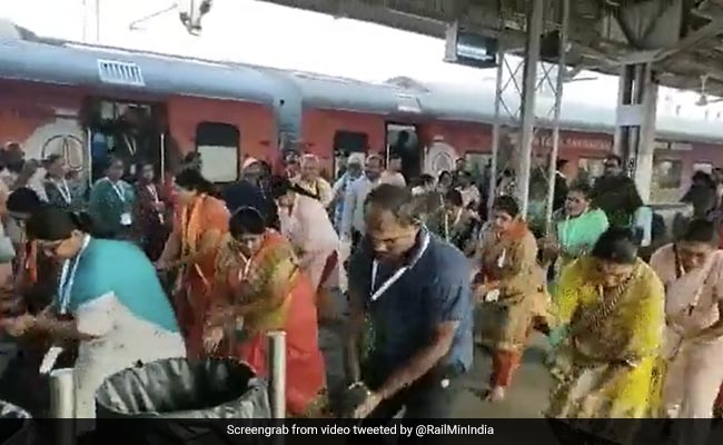 Watch: Passengers Heading To Tamil Festival Get A Traditional Dance Welcome