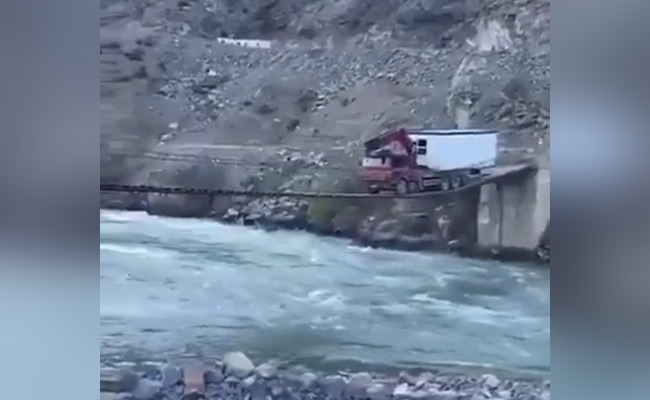 ये है असली हैवी ड्राइवर, 42 सेकेंड का यह वीडियो दिन में ही दिखा देगा तारे!