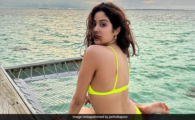 New Day, New Pics From Janhvi Kapoor's Maldives Diaries