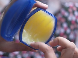 Petroleum jelly Safe Or Not: क्या पेट्रोलियम जेली आपकी स्किन के लिए सेफ है, इस्तेमाल से पहले जान लें ये बातें Petroleum jelly Safe Or Not: क्या पेट्रोलियम जेली आपकी स्किन के लिए सेफ है, इस्तेमाल से पहले जान लें ये बातें