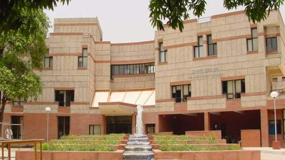 IIT Kanpur Hiring For 30 Positions, Salary Up To Rs 1.52 Lakh