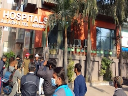 Fire Breaks Out At South Delhi Hospital, 5 Fire Engines Rushed Fire Breaks Out At South Delhi Hospital, 5 Fire Engines Rushed