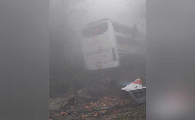 One Dead, Over a Dozen Injured In Noida After Fog Causes Collision