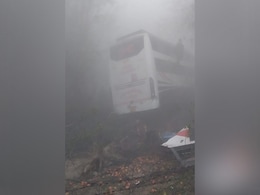 One Dead, Over a Dozen Injured In Noida After Fog Causes Collision One Dead, Over a Dozen Injured In Noida After Fog Causes Collision