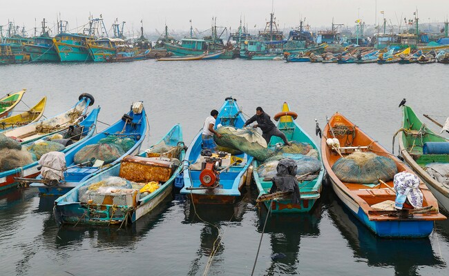 Cyclone Mandous Brings Rainfall In Tamil Nadu As It Moves Closer