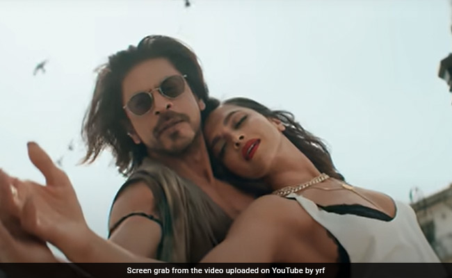 'बेशरम रंग' के बाद 'झूमे जो पठान' गाना भी हुआ हिट, विवाद के बीच शाहरुख खान के गाने को मिले 25 मिलियन से ज्यादा व्यूज