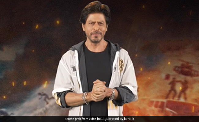 Old Photo Of Shah Rukh Khan Sharing Stage With Angelina Jolie At Award Function Goes  Viral