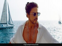 "Of Boats, Of Beauty", Of Shah Rukh Khan In A Man Bun For <i>Besharam Rang</i> "Of Boats, Of Beauty", Of Shah Rukh Khan In A Man Bun For <i>Besharam Rang</i>