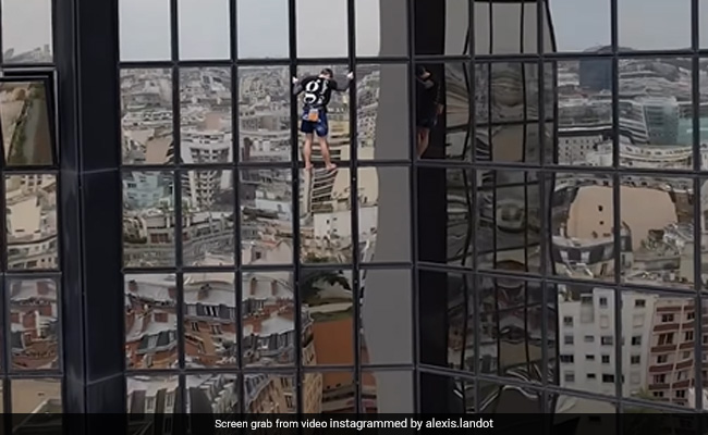 Video: 22-Year-Old Climbs 122-Metre Tall Building Without Ropes, Safety Cables