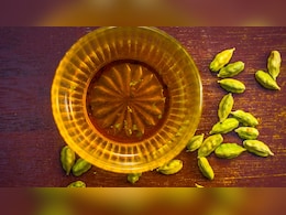 सुबह खाली पेट इलायची का पानी पीने से क्या होता है? सुबह खाली पेट इलायची का पानी पीने से क्या होता है?